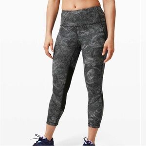 Sz4 Lululemon Pace Rival Hi Rise Crops 22”Velocity Mesh Island Mist Black EUC